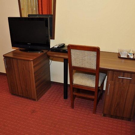 Hotel Coliseum كالافات المظهر الخارجي الصورة