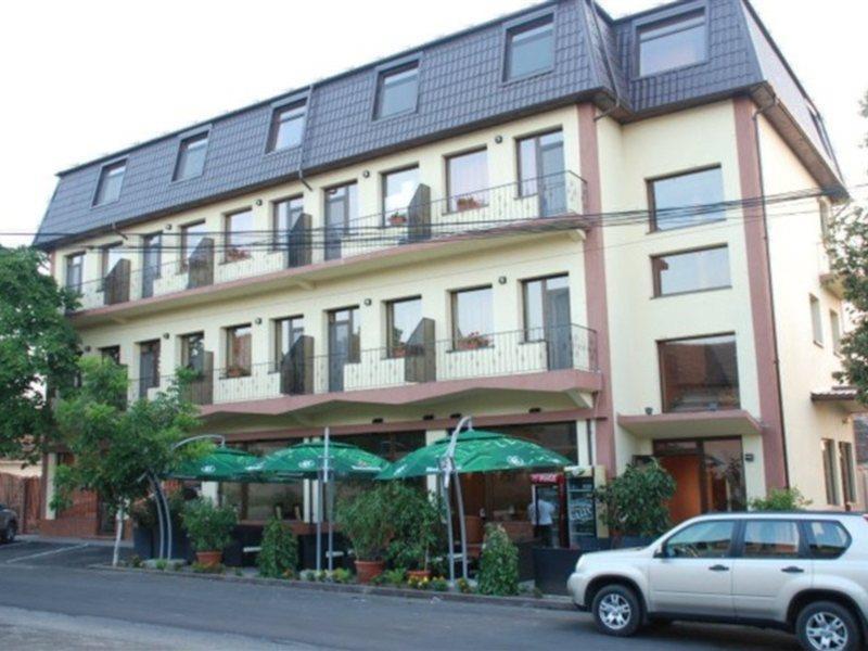 Hotel Coliseum كالافات المظهر الخارجي الصورة