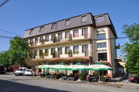 Hotel Coliseum كالافات المظهر الخارجي الصورة