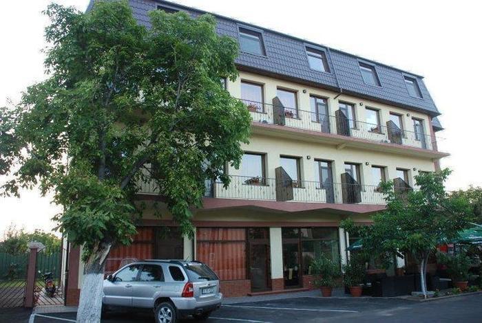 Hotel Coliseum كالافات المظهر الخارجي الصورة