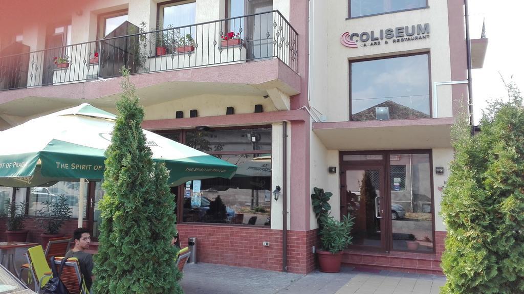 Hotel Coliseum كالافات المظهر الخارجي الصورة