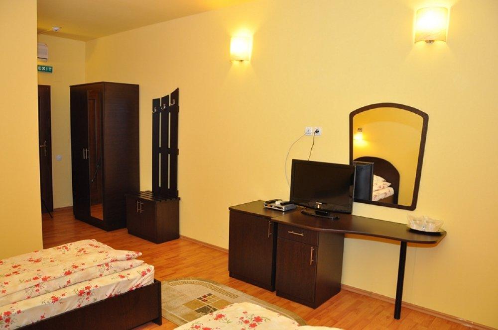 Hotel Coliseum كالافات المظهر الخارجي الصورة