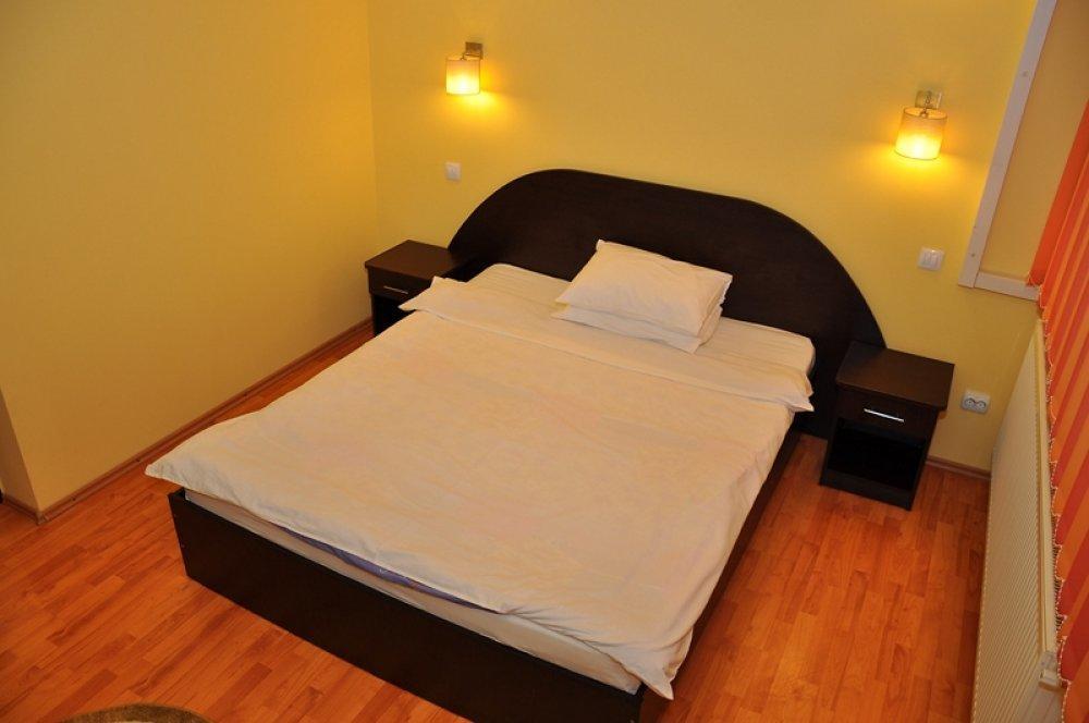 Hotel Coliseum كالافات المظهر الخارجي الصورة