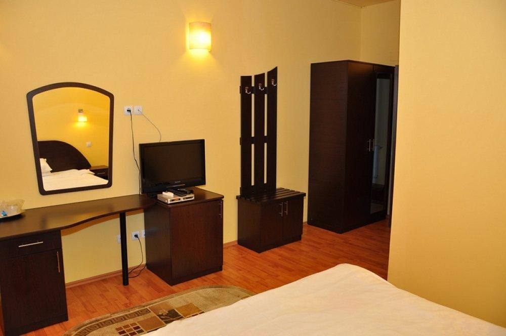 Hotel Coliseum كالافات المظهر الخارجي الصورة