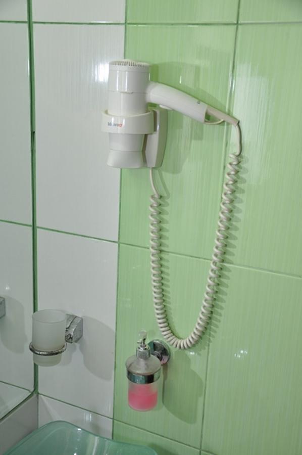 Hotel Coliseum كالافات المظهر الخارجي الصورة